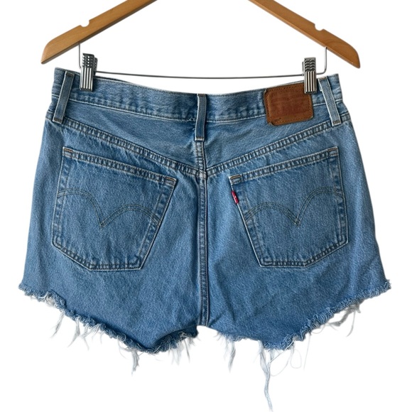 Levis 501 Distressed Jean Shorts 30W - Picture 4 of 11